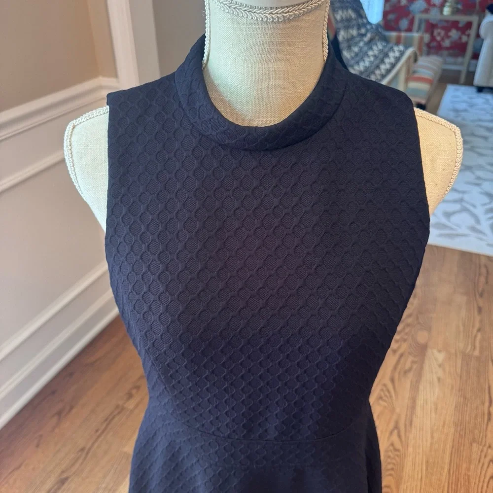 Nine West women’s size 8 navy Blue Lined Sleeveless Dress textured mock‎ neck - Picture 2 of 12